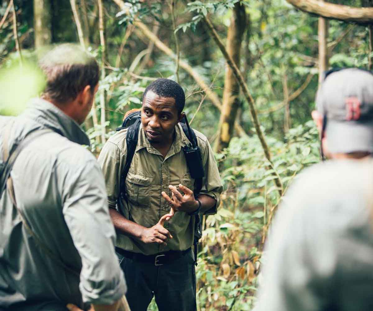guide briefing primate treking mahale